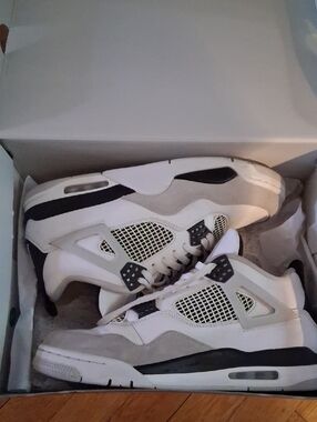 Men's White and Gray Jordans 4 Retro